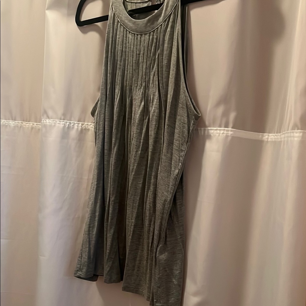 Cable & Gauge Green Pleated Sleeveless Tank Top